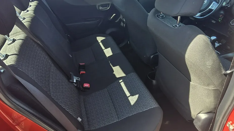 TOYOTA Yaris -