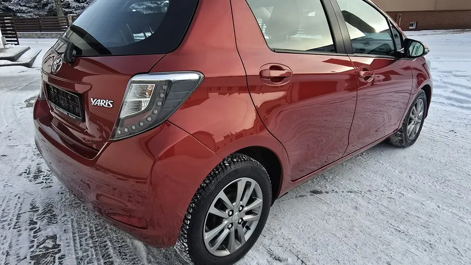 TOYOTA Yaris -