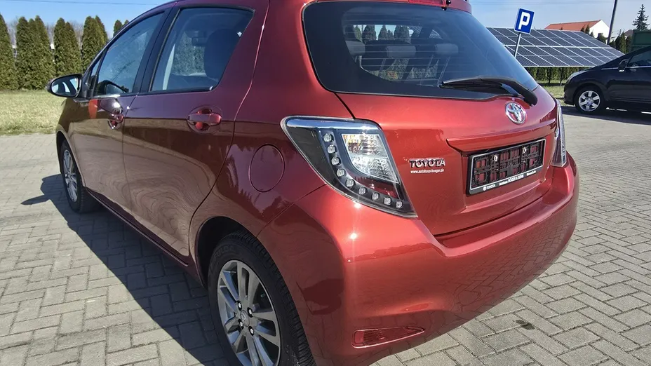 TOYOTA Yaris -