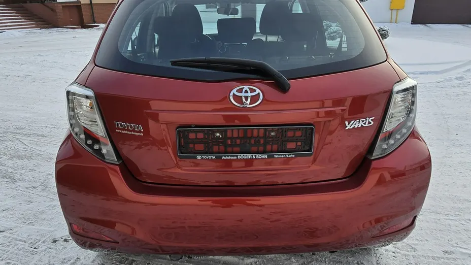 TOYOTA Yaris -