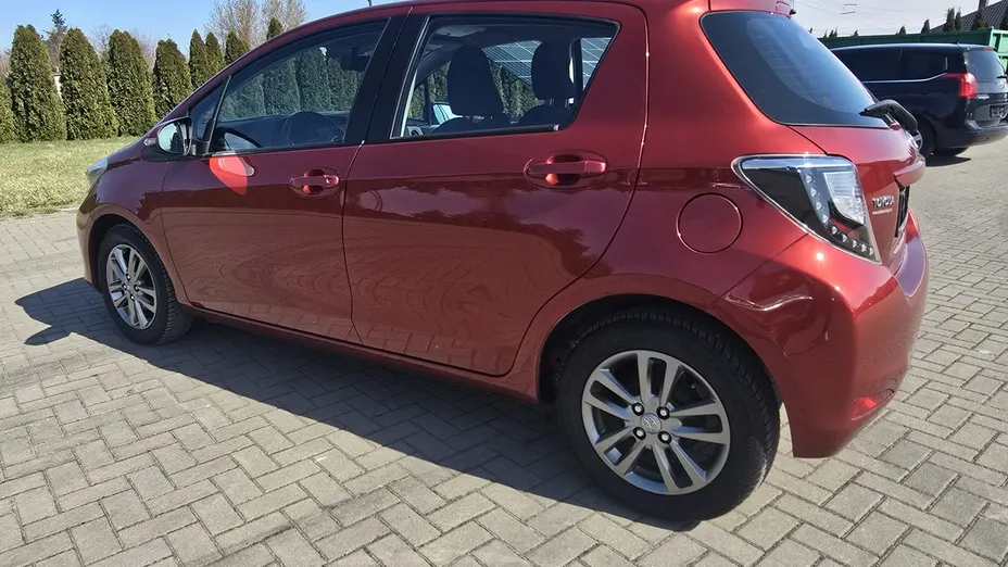 TOYOTA Yaris -