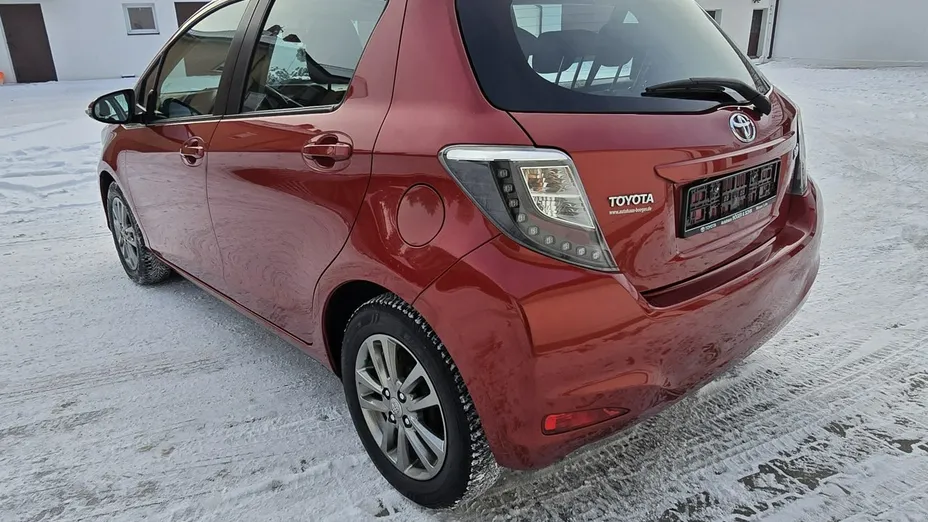 TOYOTA Yaris -