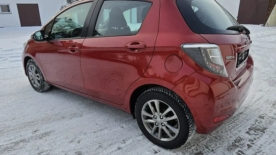 TOYOTA Yaris -
