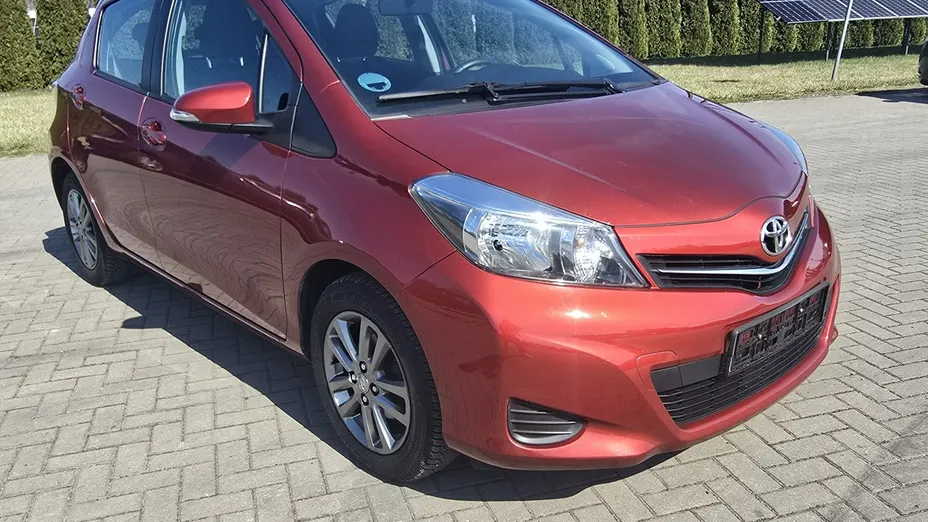 TOYOTA Yaris -