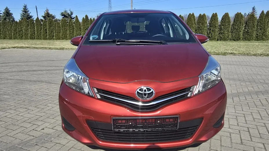 TOYOTA Yaris -