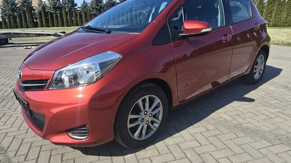 TOYOTA Yaris -
