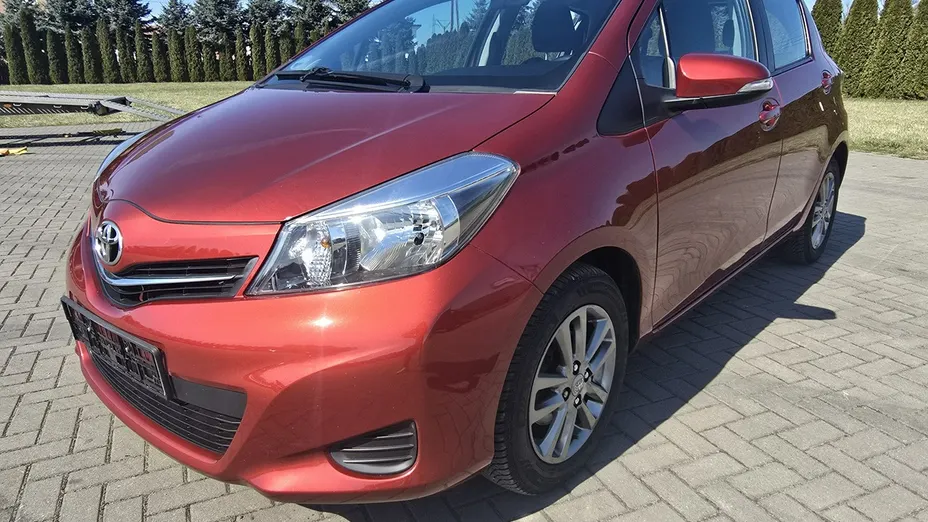 TOYOTA Yaris -