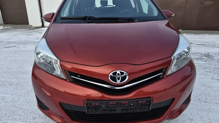 TOYOTA Yaris -