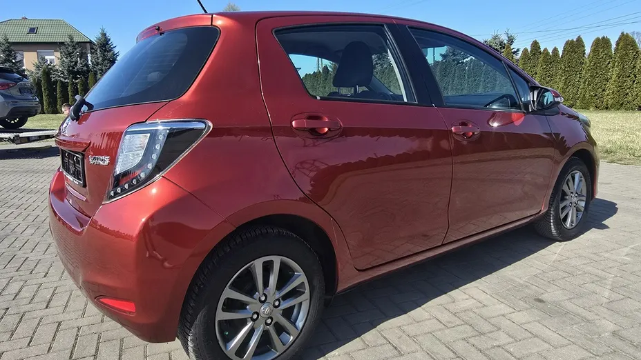TOYOTA Yaris -