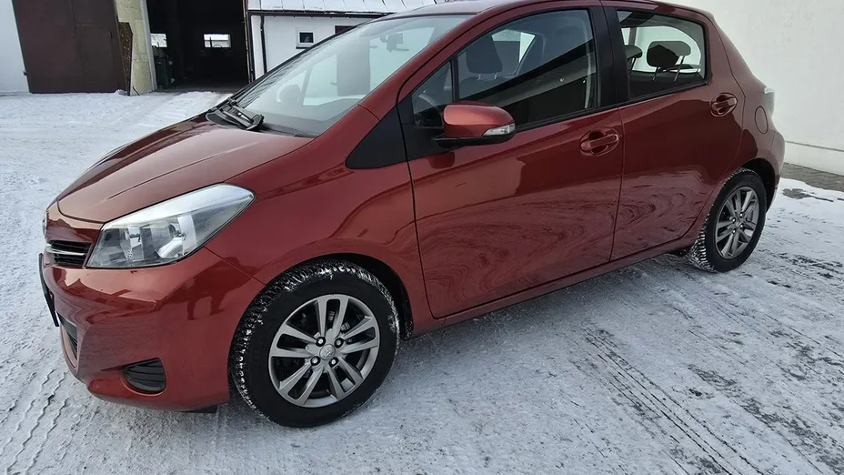 TOYOTA Yaris -
