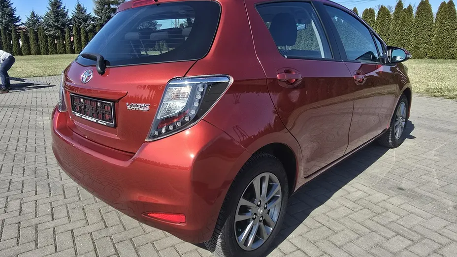 TOYOTA Yaris -