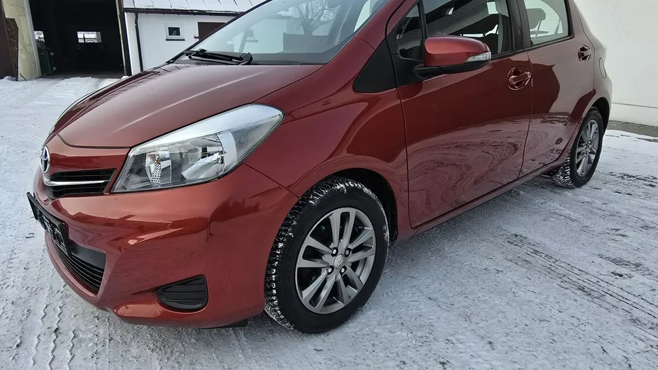 TOYOTA Yaris -