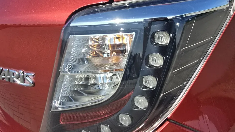 TOYOTA Yaris -