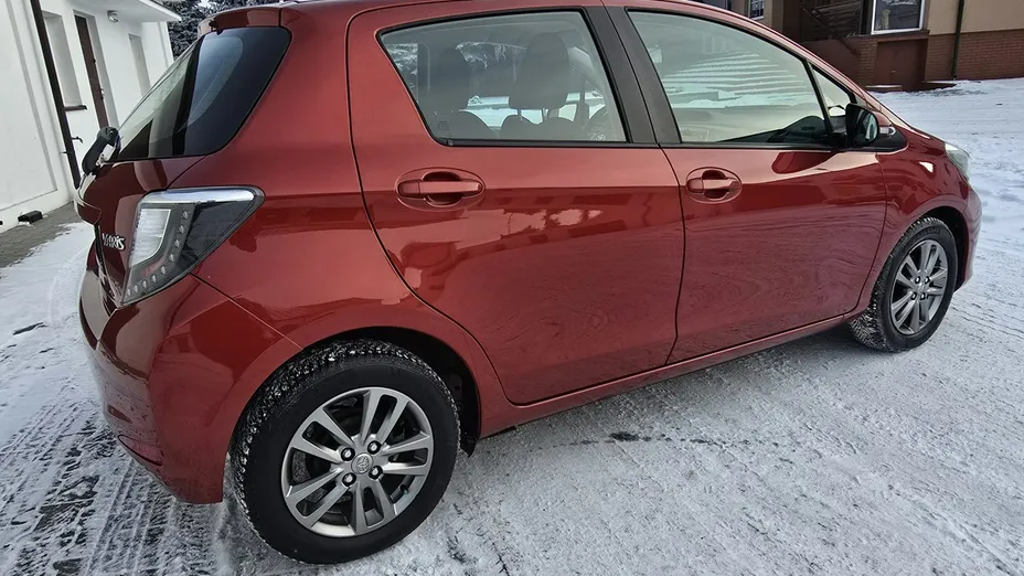 TOYOTA Yaris -