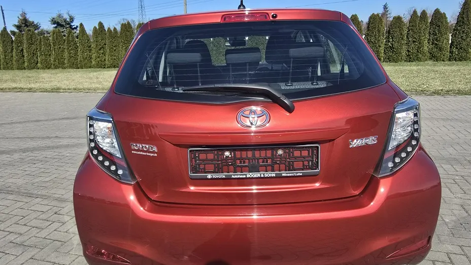 TOYOTA Yaris -