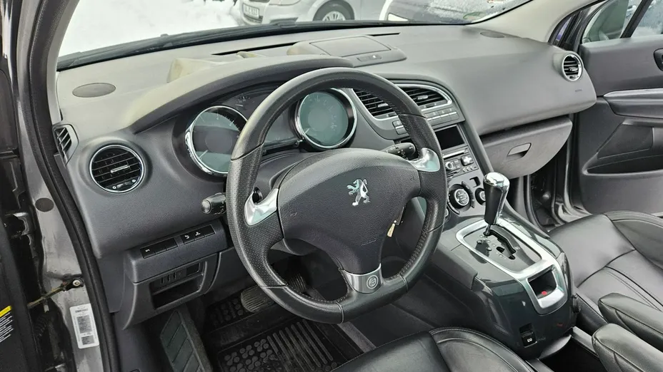 PEUGEOT 5008 -