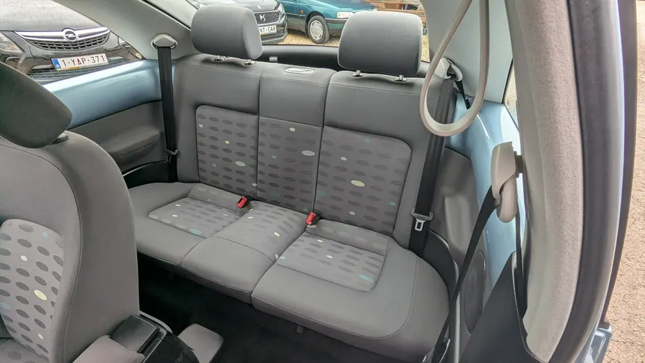 VOLKSWAGEN New Beetle -