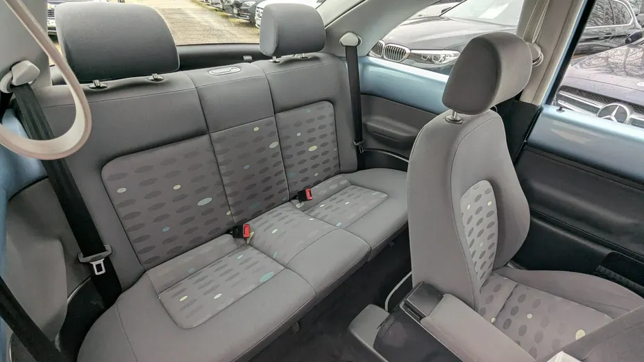 VOLKSWAGEN New Beetle -