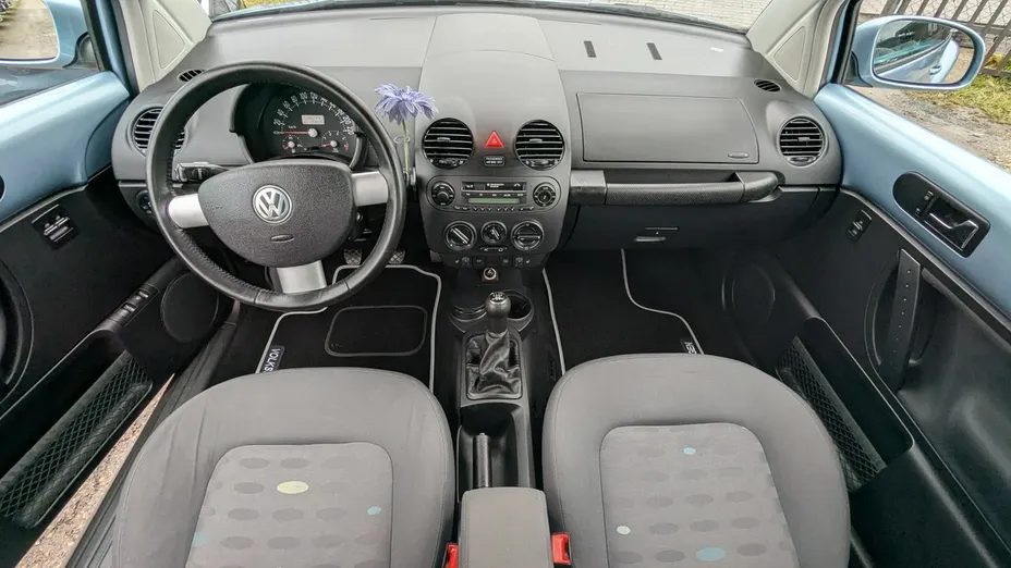 VOLKSWAGEN New Beetle -