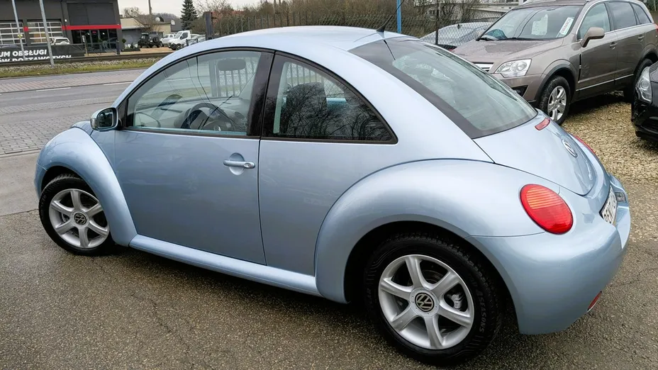 VOLKSWAGEN New Beetle -