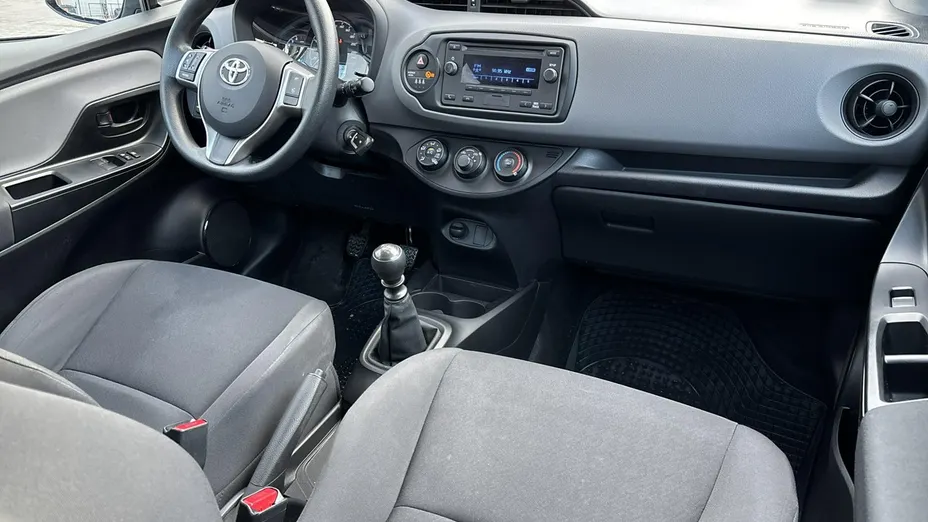 TOYOTA Yaris -
