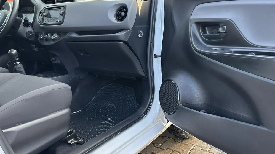 TOYOTA Yaris -