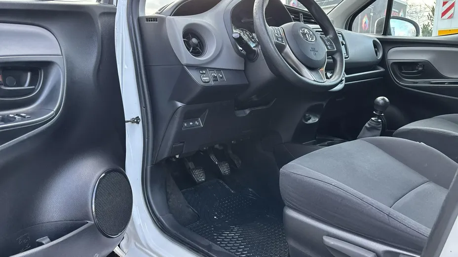 TOYOTA Yaris -