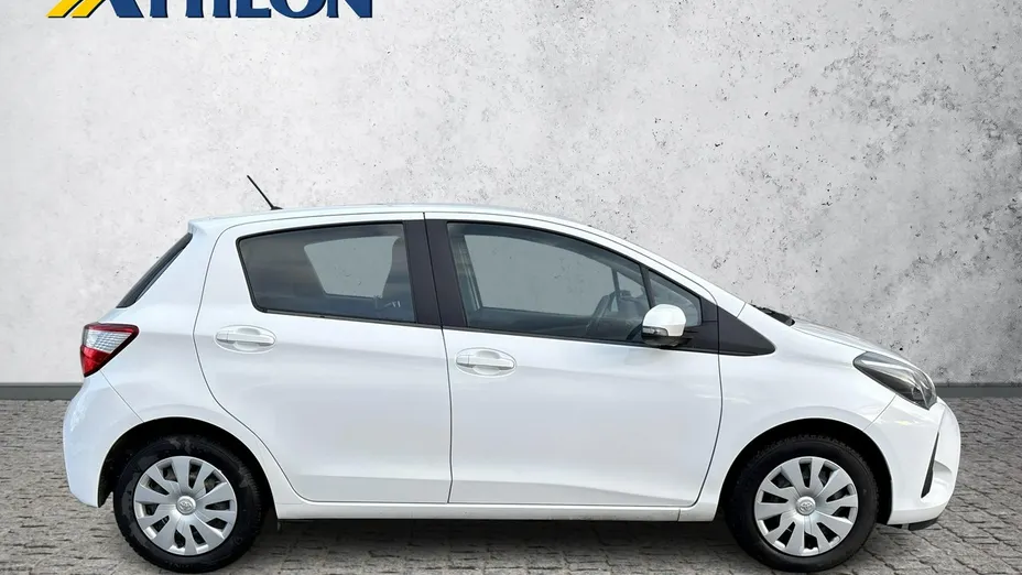TOYOTA Yaris -