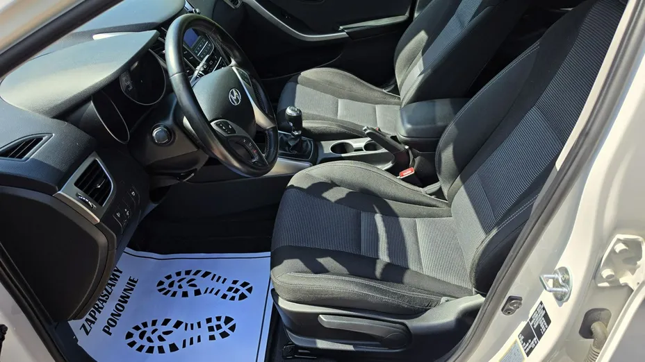 HYUNDAI i30 -