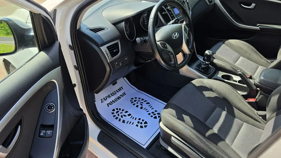 HYUNDAI i30 -