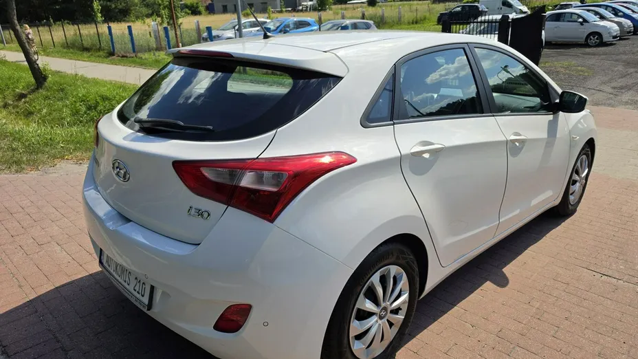 HYUNDAI i30 -