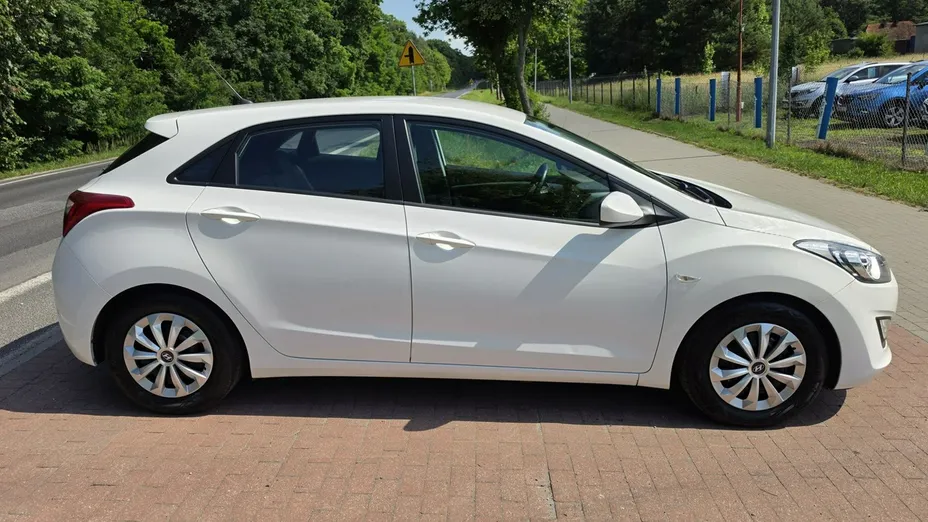 HYUNDAI i30 -