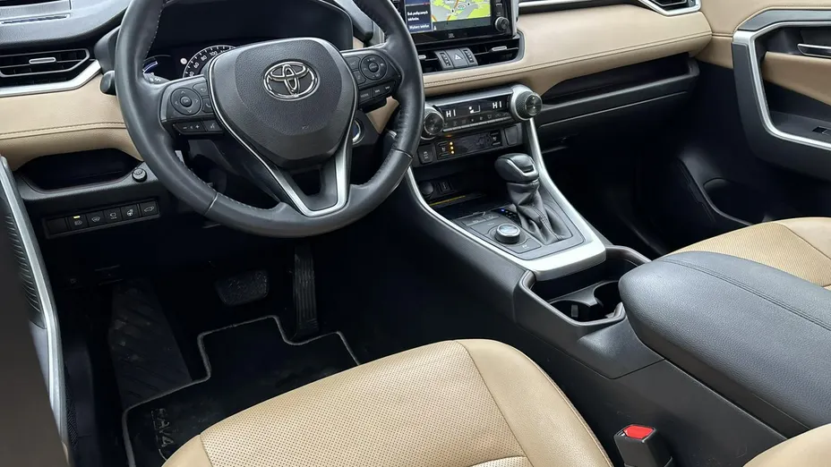 TOYOTA RAV4 -