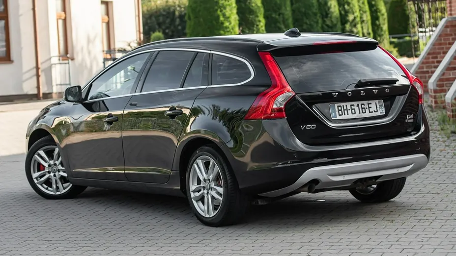 VOLVO V60 -