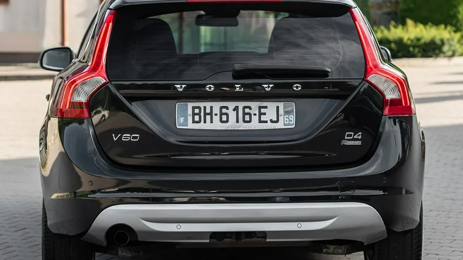 VOLVO V60 -