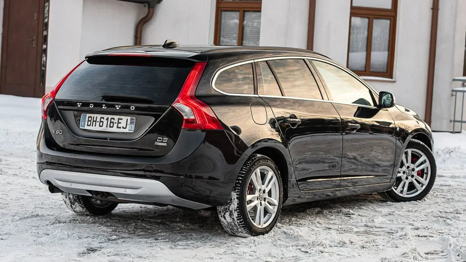VOLVO V60 -