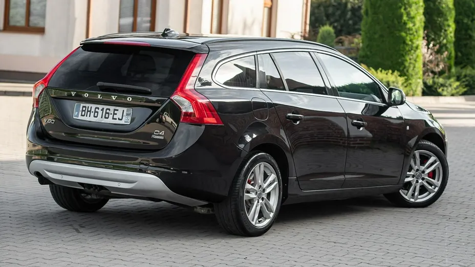 VOLVO V60 -