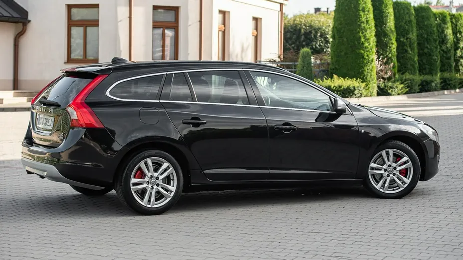 VOLVO V60 -
