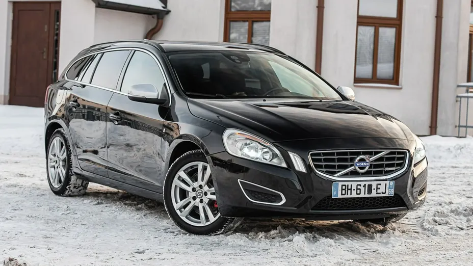 VOLVO V60 -