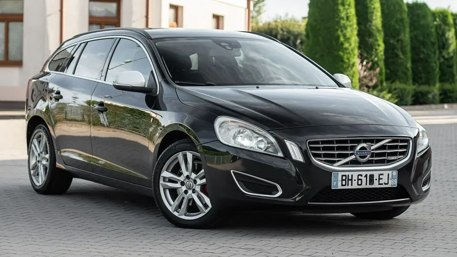 VOLVO V60 -