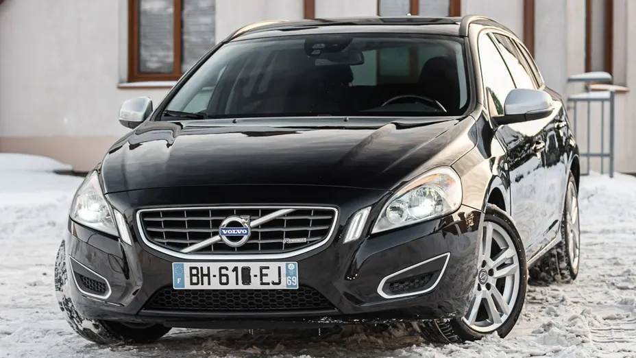 VOLVO V60 -