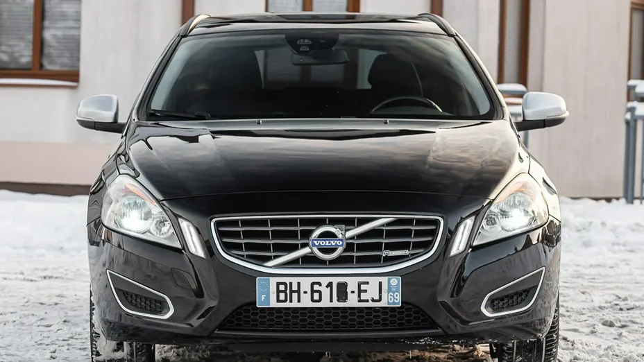 VOLVO V60 -