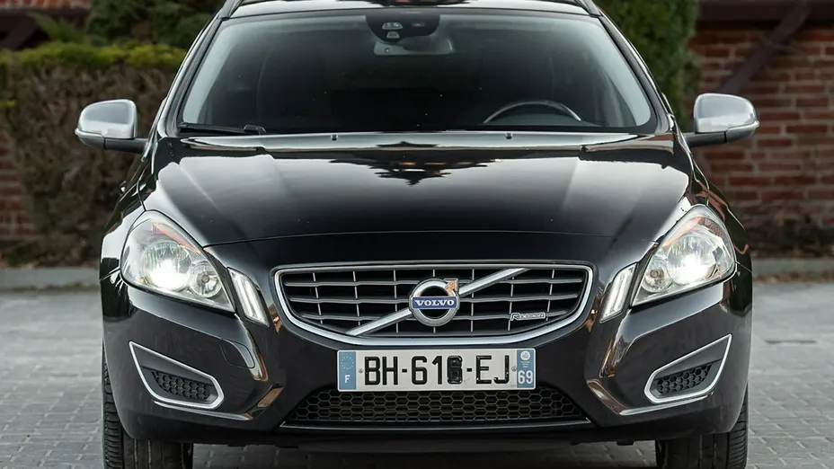 VOLVO V60 -