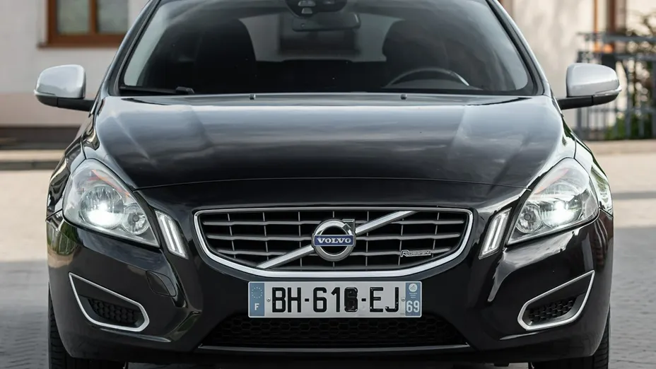 VOLVO V60 -