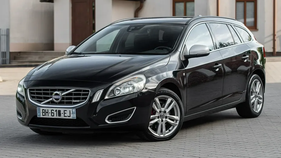 VOLVO V60 -