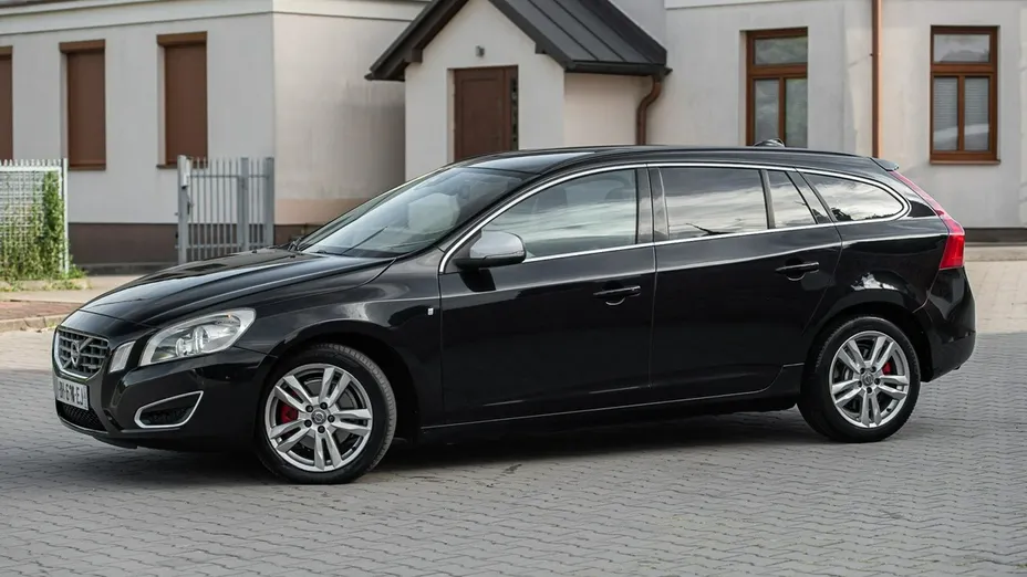 VOLVO V60 -