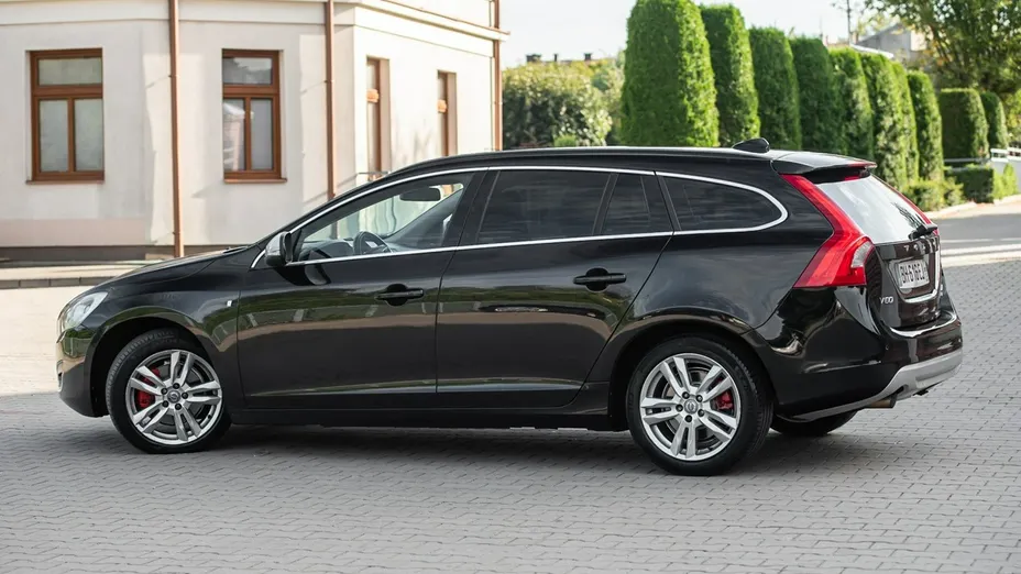 VOLVO V60 -
