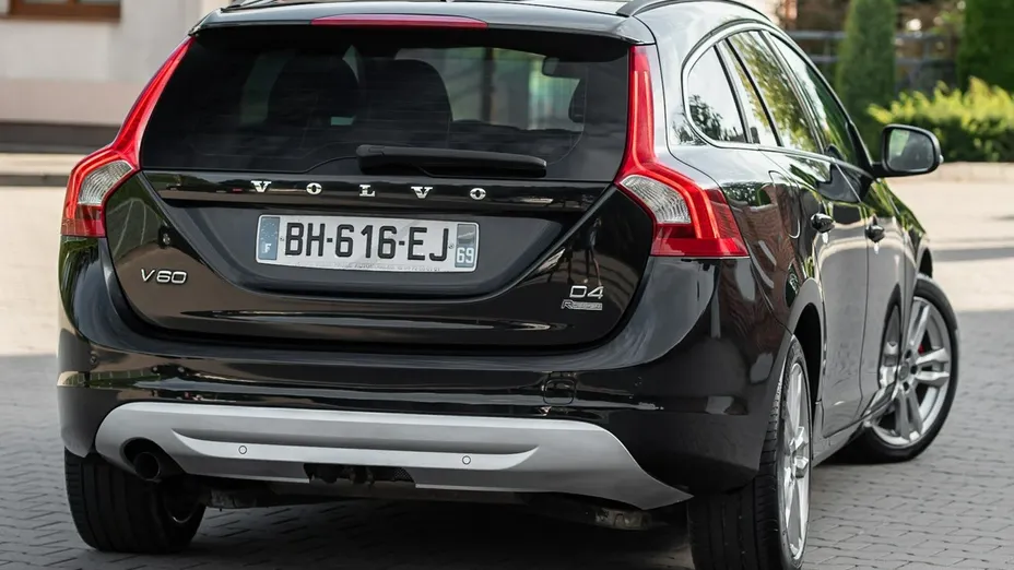 VOLVO V60 -