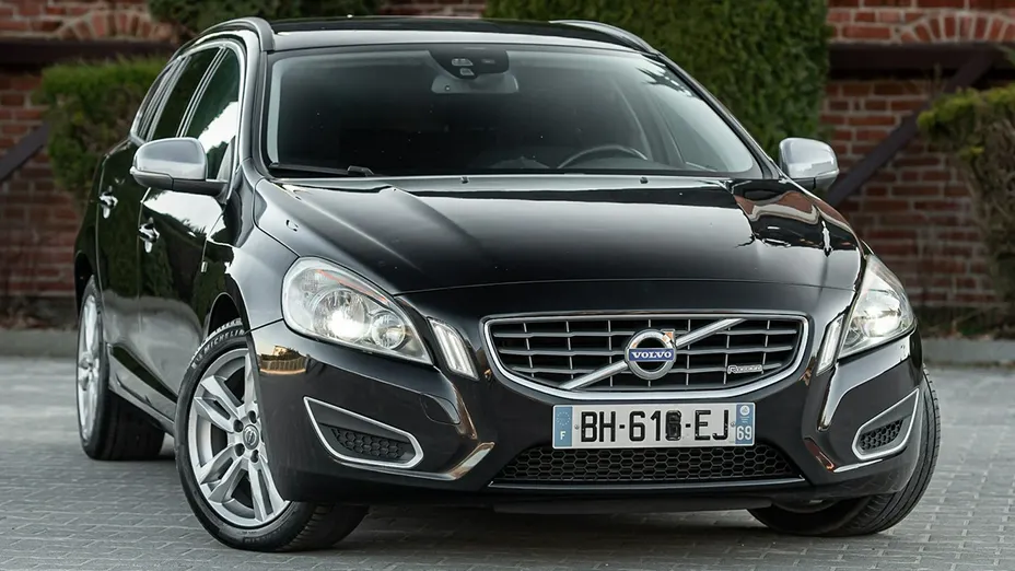 VOLVO V60 -