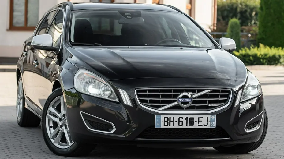VOLVO V60 -